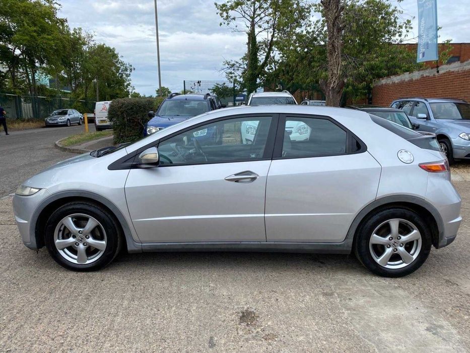 Honda Civic 8  1.8i-vtec 143k.c. На части !!!