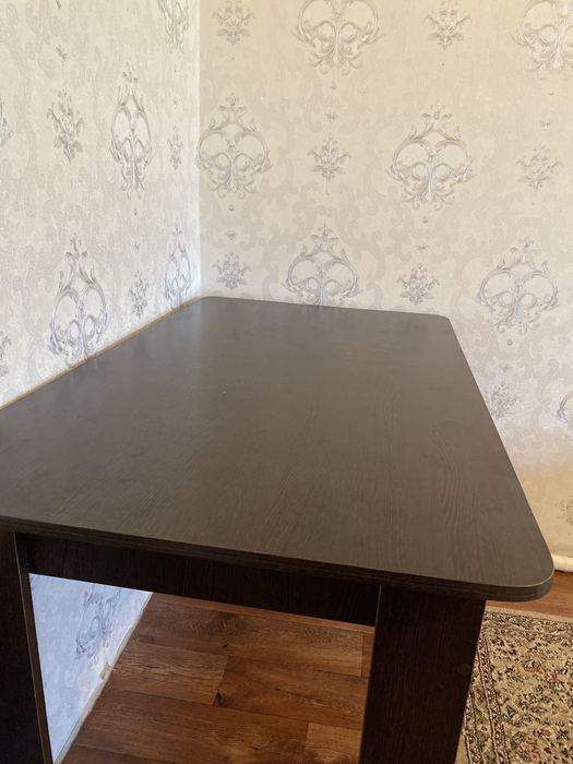 Стол сатылады почти новый