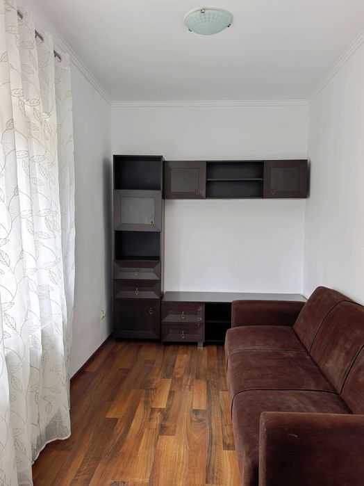 INCHIRIEZ casa Gradiste