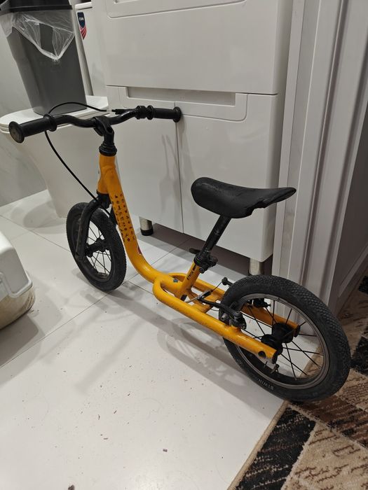 Беговел decathlon + шлем