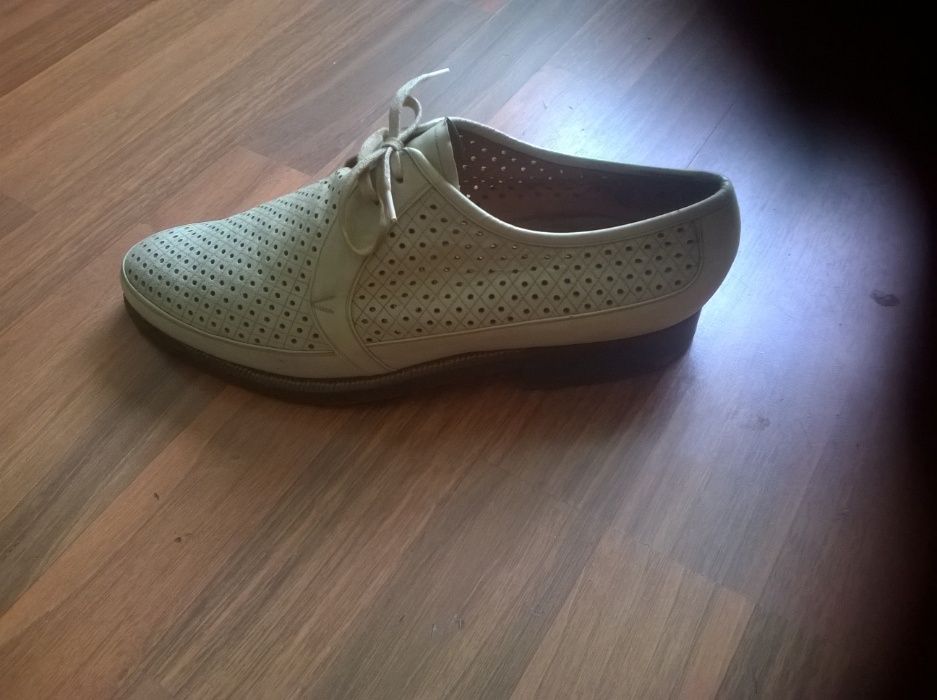 Vând pantofi de gală, din piele, pentru bărbați mărimea 42