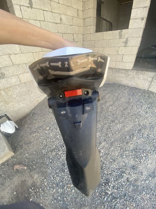 Продаю пластик мопед макси