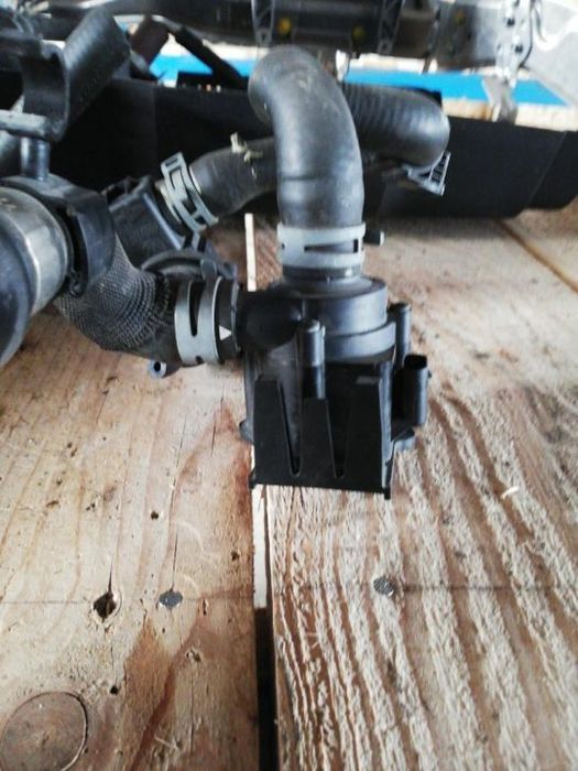 Pompa recirculare apa auxiliare vw seat skoda audi 2.0tdi sau 2.0tfsi