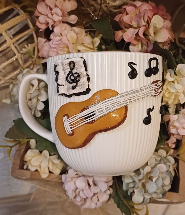 Ръчно декорирани чаши с полимерна глина за вашите празници.