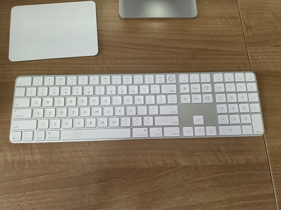 Mac Mini M4 16/256 EAC +KB+MS+Trackpad