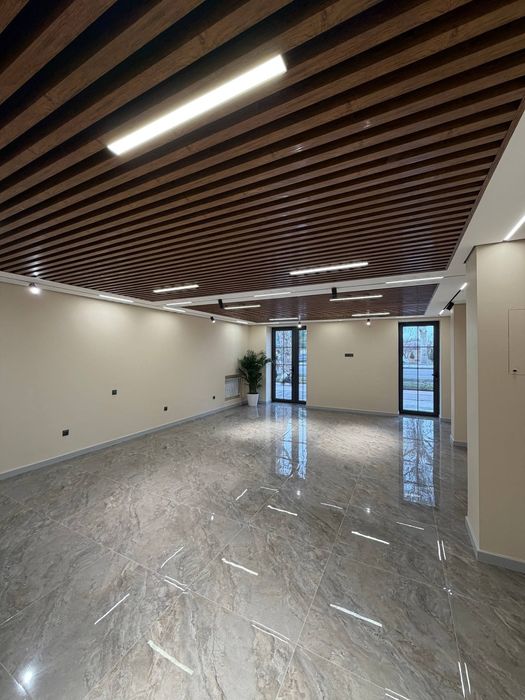 Срочно! Нежилое помещение 85 м² на 1 линии у Piramit Tower — фасад 9 м