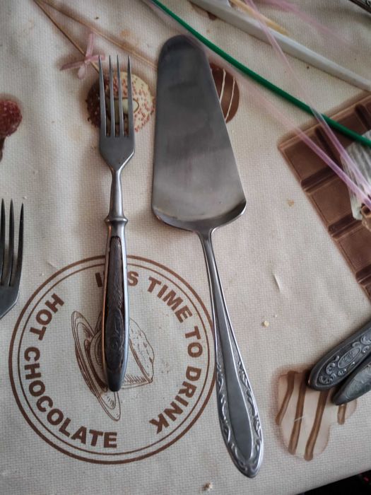 Продам вилки и ножи