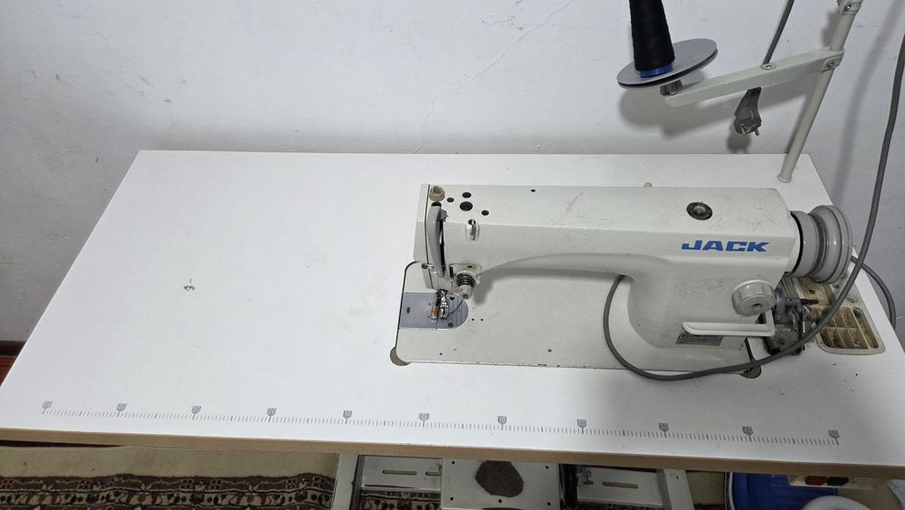 Швейная машина jack