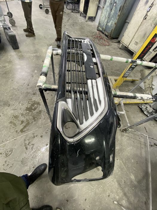 Бампер камри 55 черный цвет