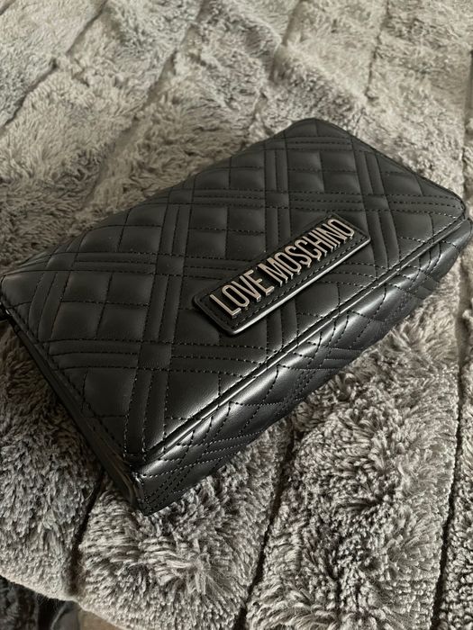 Дамска чанта черна Love Moschino или бяла Love Moschino