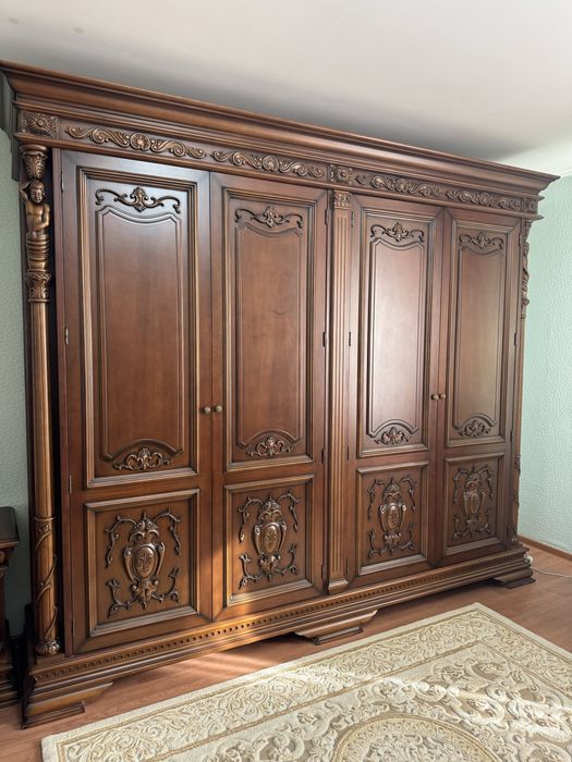 Продам спальный гарнитур