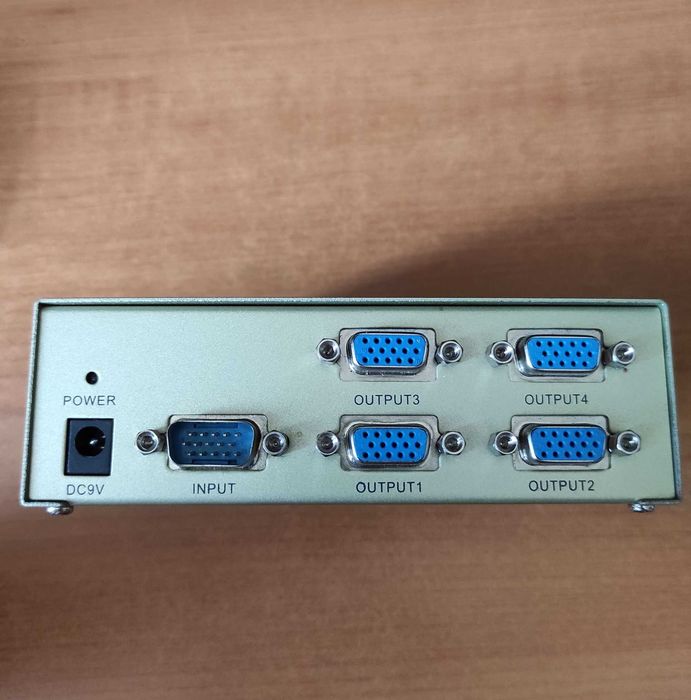 Manhattan video splitter 4 port