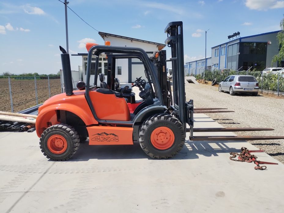 Stivuitor de Inchiriat 2,5 T/3.0T Motostivuitor 4X4 /Prahova