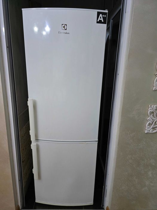 Хладилник с фризер Electrolux