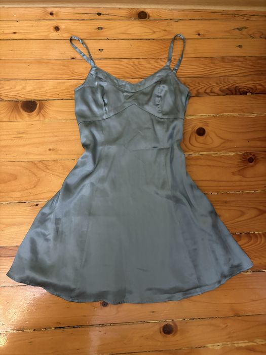 Къси сатенени рокли