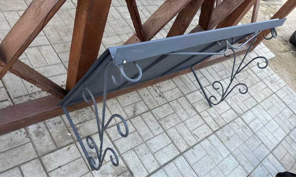 Продам козырек на крыльцо