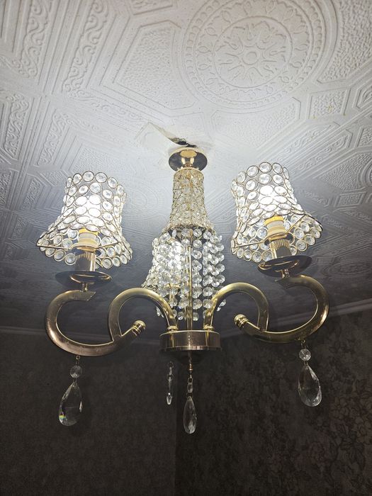 Продам люстры трехрожковую