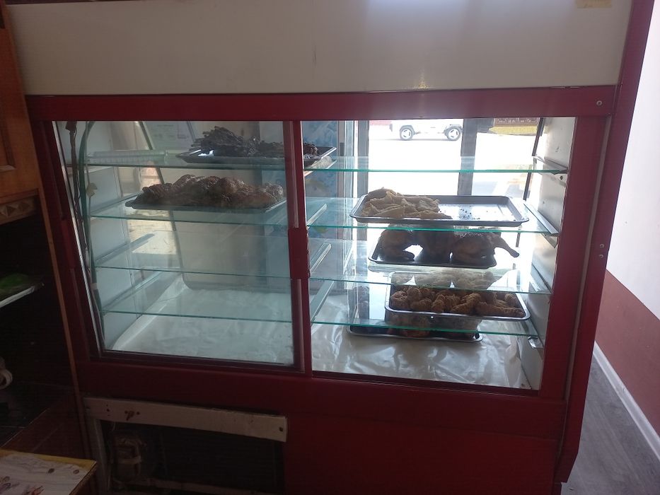 Продаётся Витринный холодильник 1.60