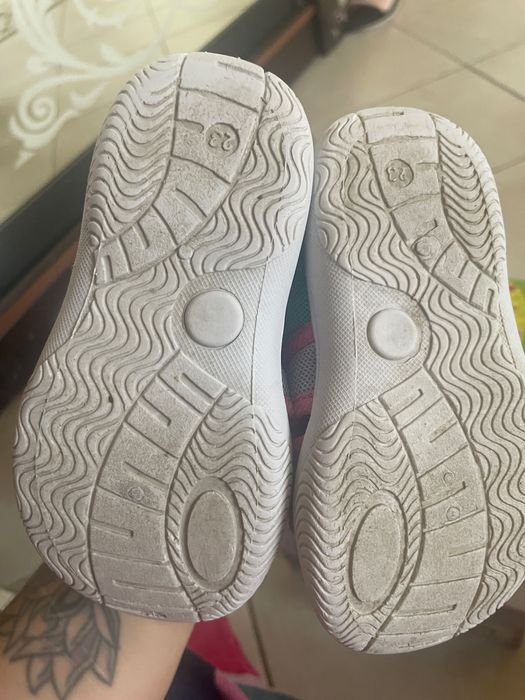 Продаю обувь детскую не дорого