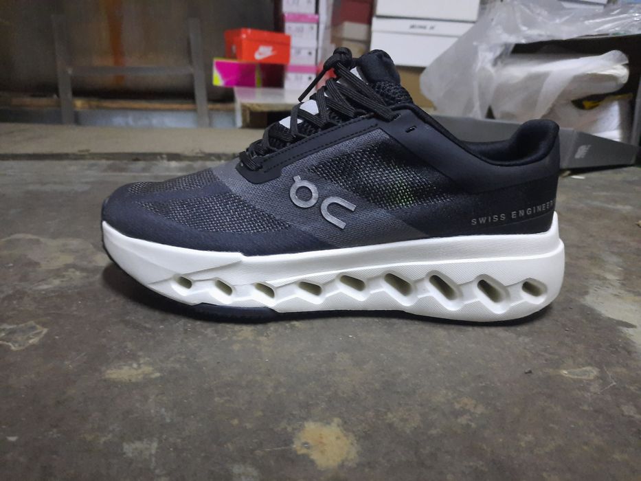 Продаются крассовки On Running Cloudsurfer Next.