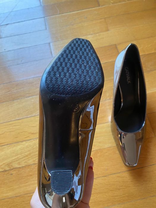 Pantofi eleganti argintii