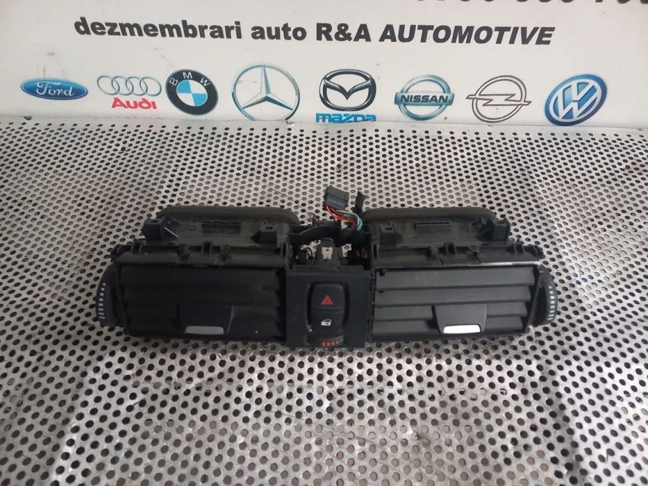 Grile Grila Ventilatie Bord Centrala Bmw F30 F31 320 D Motor N47D20D - Dezmembrari Arad