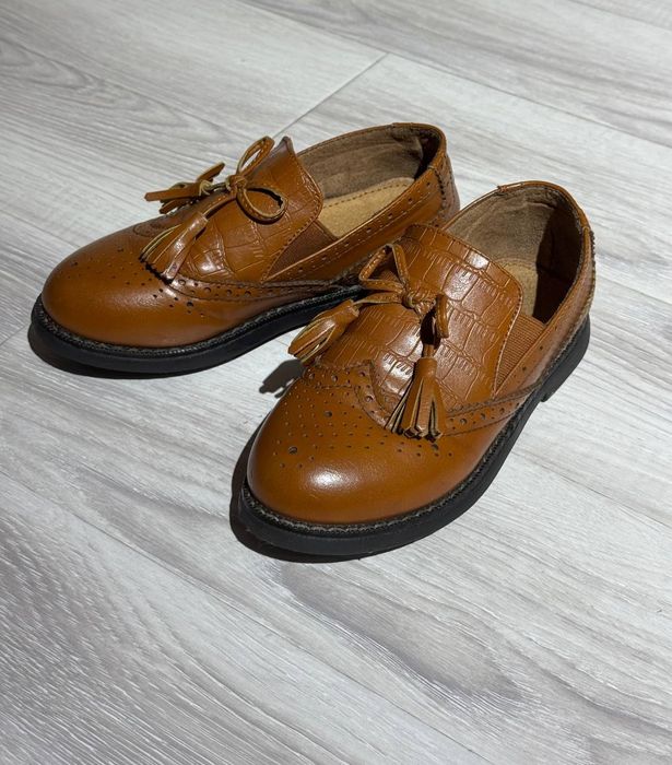 Классические детские туфли с бахромой