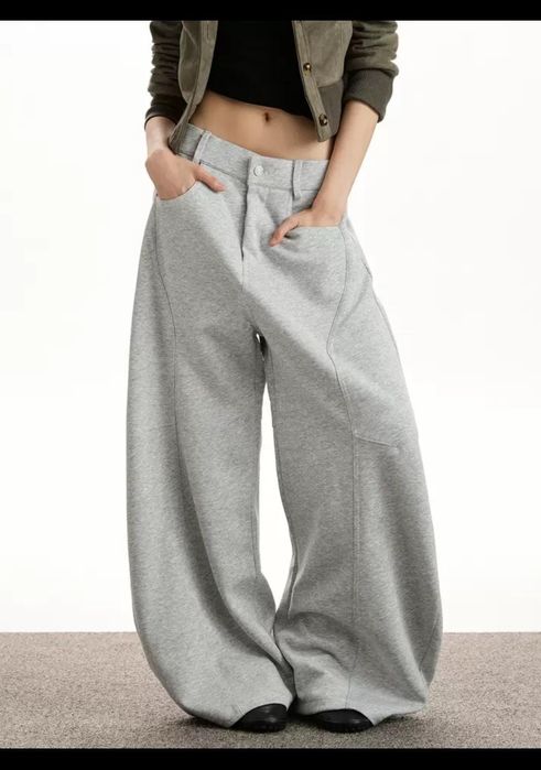 Лонгслив с спушенным плечем, брюки багги
Бр