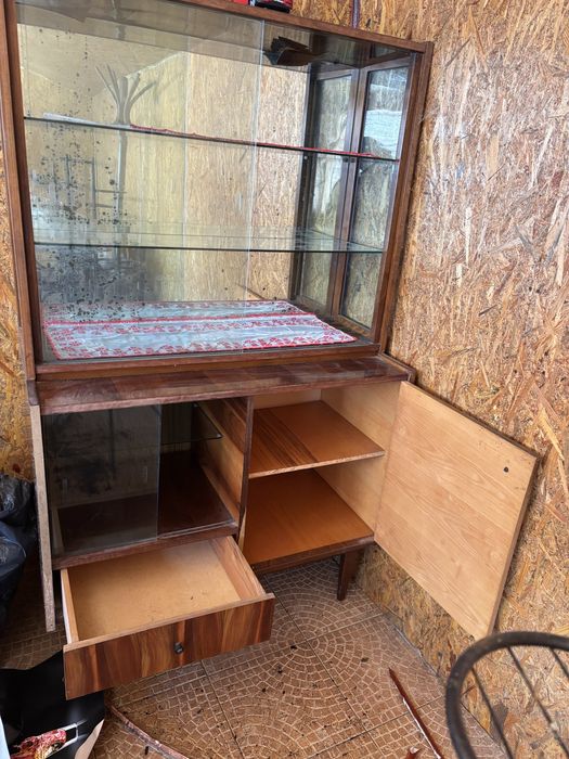 Donez vitrina pahare