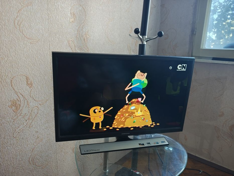 Продавам телевизор Samsung 24 инча/ не е smart
