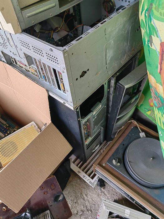 Стари компютри и компютърни части