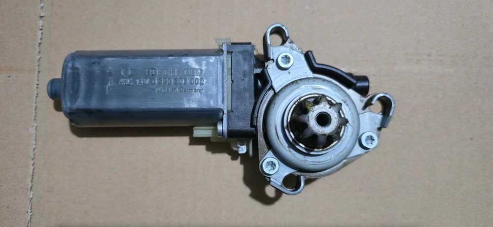 Motoras scaun dreapta fata MERCEDES-BENZ C-CLASS W204 OEM 0390203002