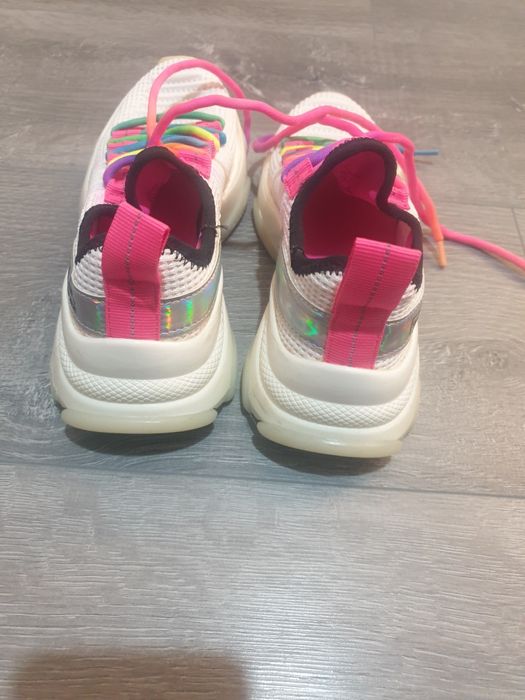 Adidasi fete steve madden