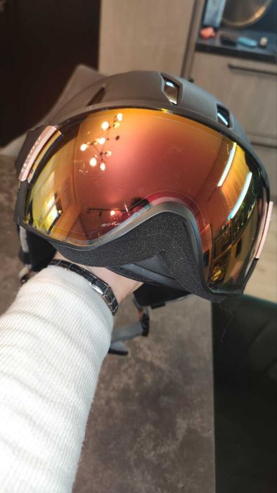 ски каска с вградена маска