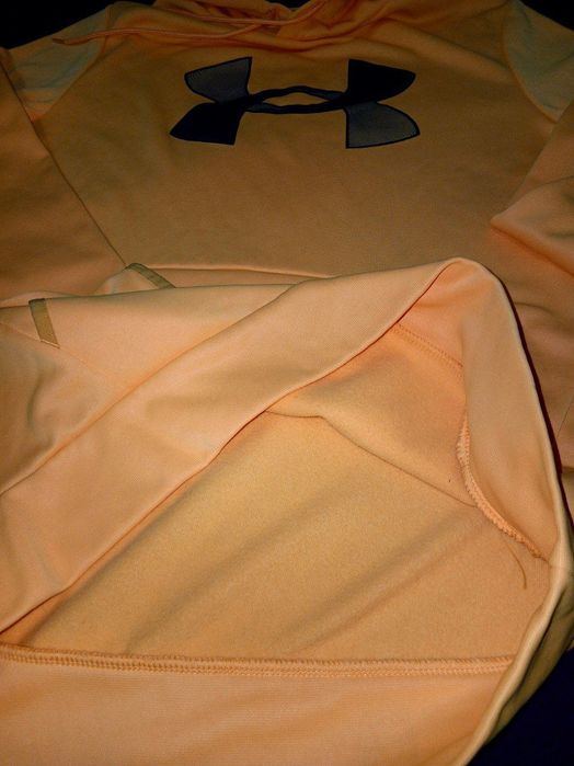 Из США, толстовка с капюшоном от бренда Under Armour
