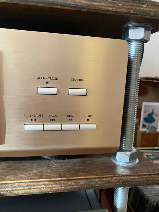 Accuphase DP-67 cd-плейър