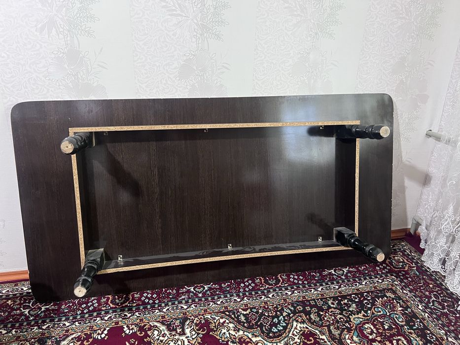 Стол для гостиной