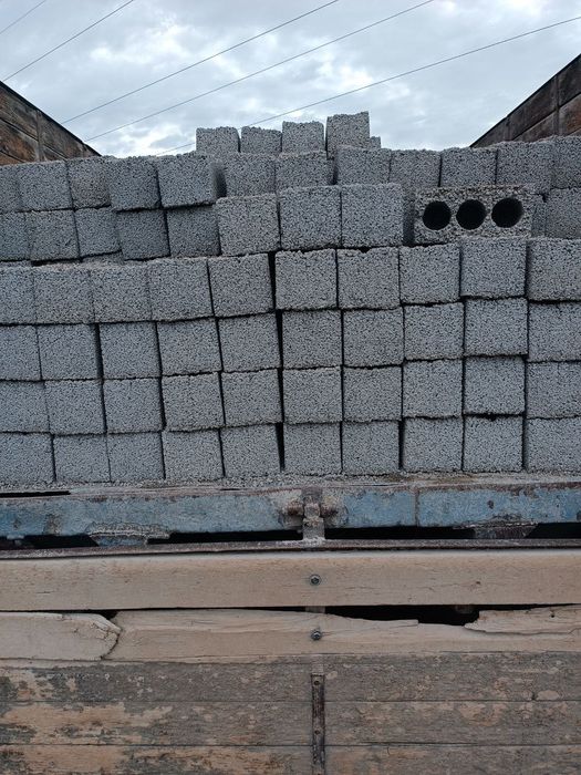 Shlakablok birinchi qolmiza