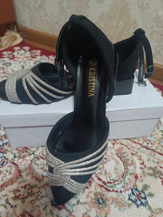 Ayollar tuflisi, poshnali