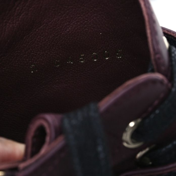 Chanel ботуши лого