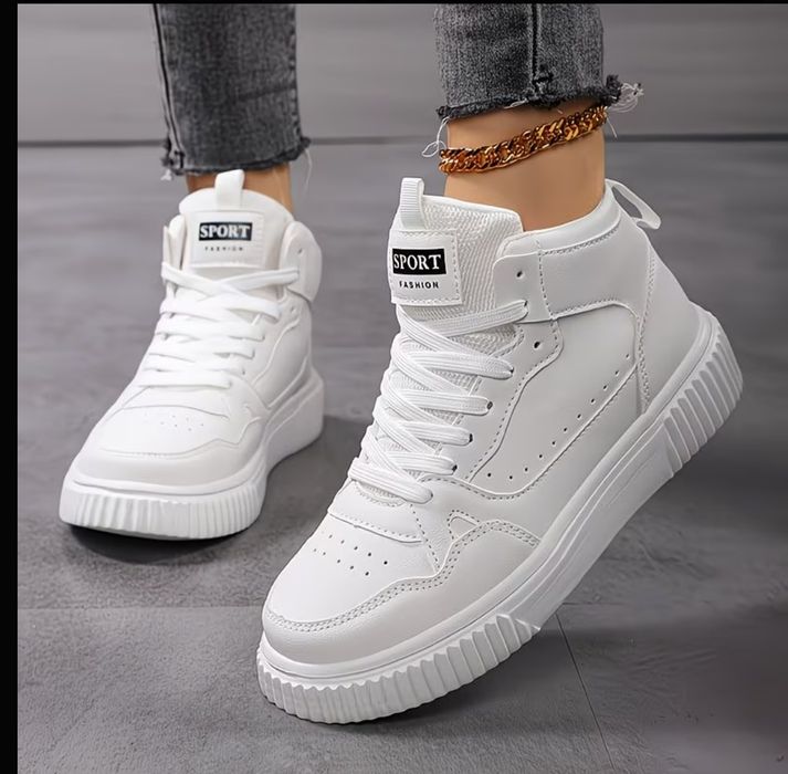 Женские кроссовки