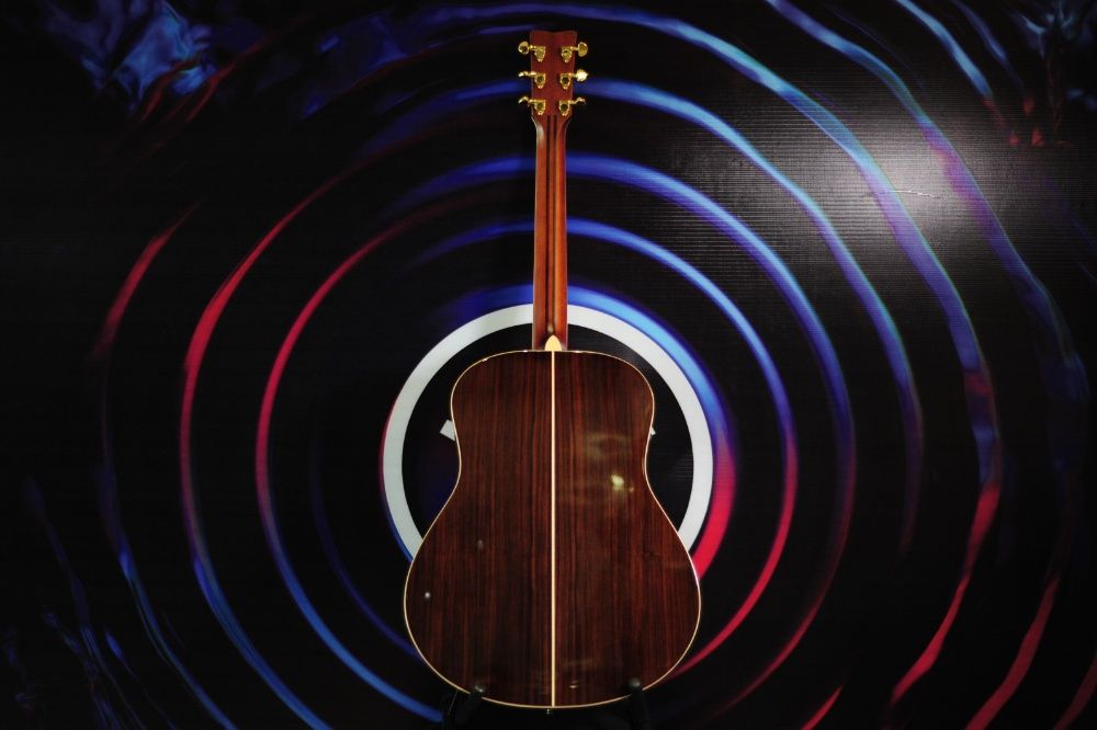 Гитара с необычным звучание YAMAHA Trans-Acoustic