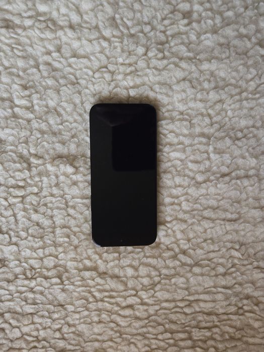 Продавам чисто нов смартфон HONOR 200