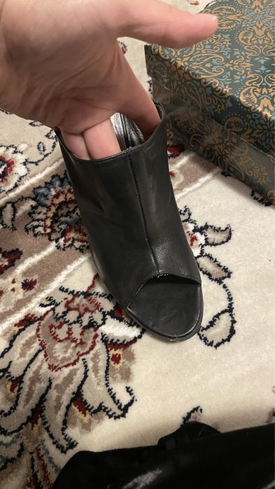 Летние босоножки  на каблуках