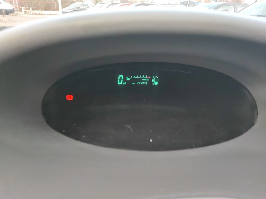 Тойота Ярис 1.3 бензин