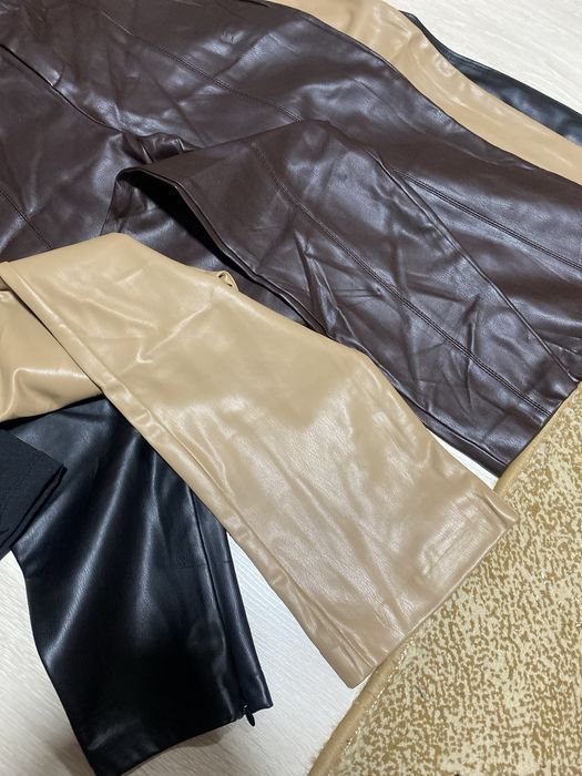 Pantaloni piele, colanti, esarfe
