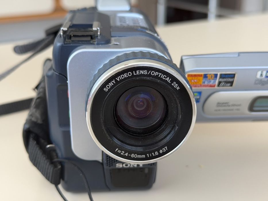 Sony dcr-trv240e pal handycam  700x zoom