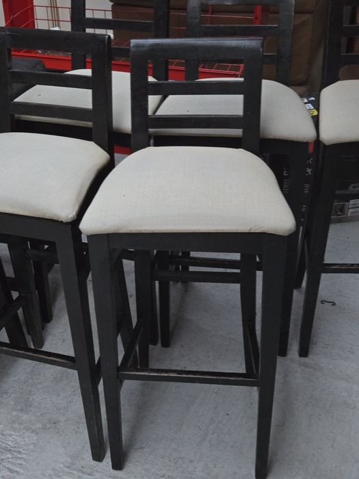 Бар стол от дърво