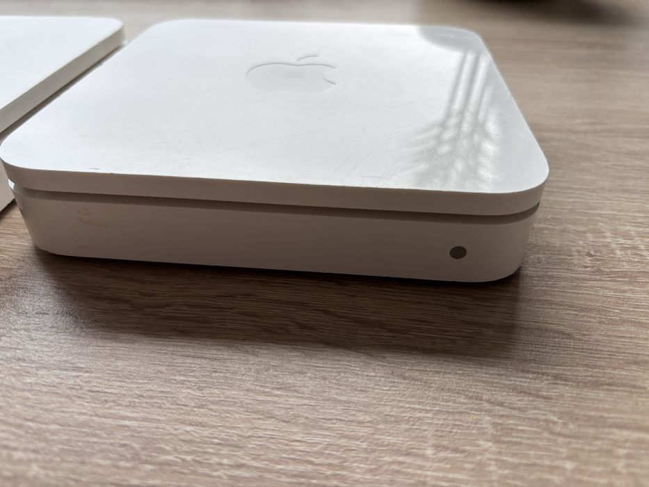 Apple A1354 AirPort Extreme 3-Port Gigabit Base Station (MC340LL/A)