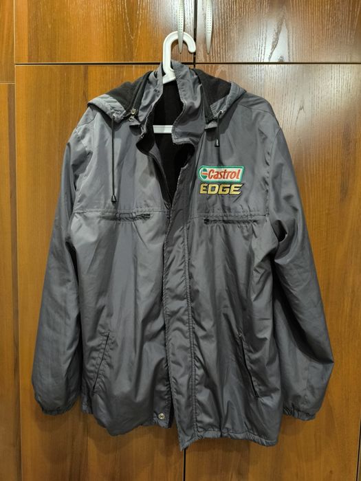 Продам куртку джинсовую,ветровку